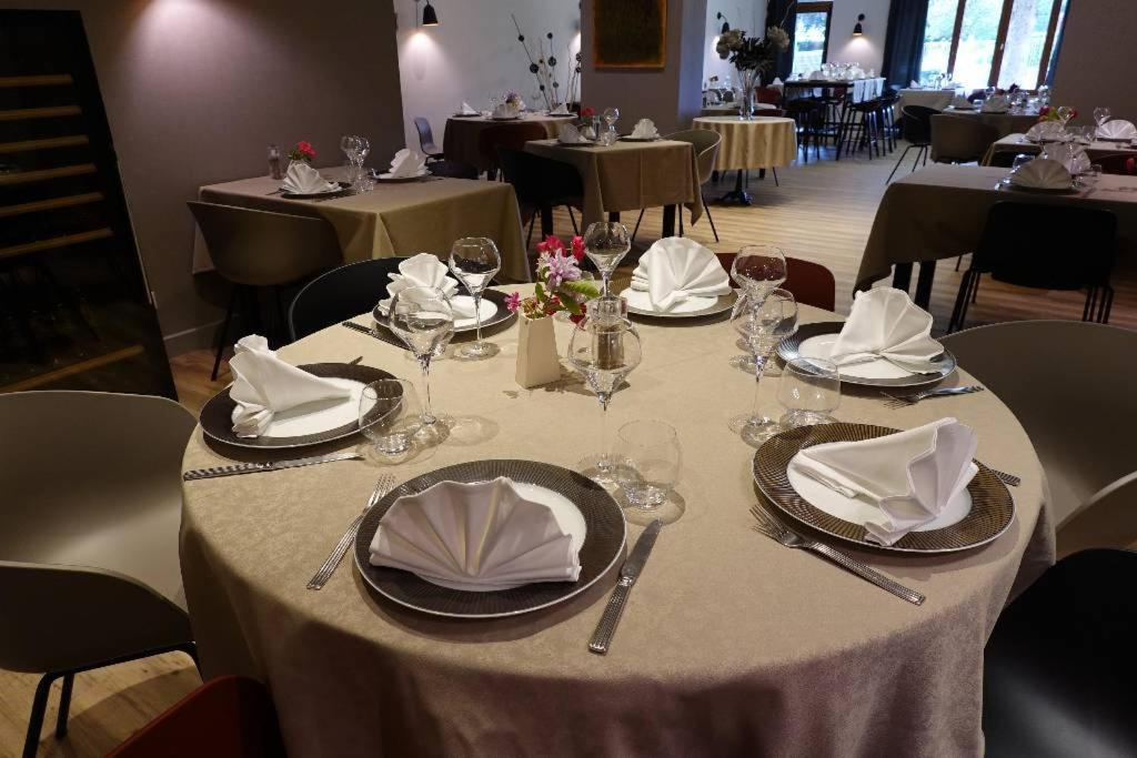 Hotel Restaurant De La Poste Saint-Just-en-Chevalet Екстериор снимка