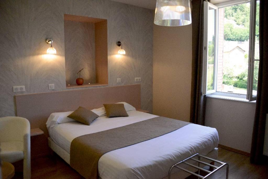 Hotel Restaurant De La Poste Saint-Just-en-Chevalet Екстериор снимка